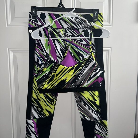 Fabletics Penzy Capri Legging And Sports Bra Medium NWOT - Picture 1 of 9